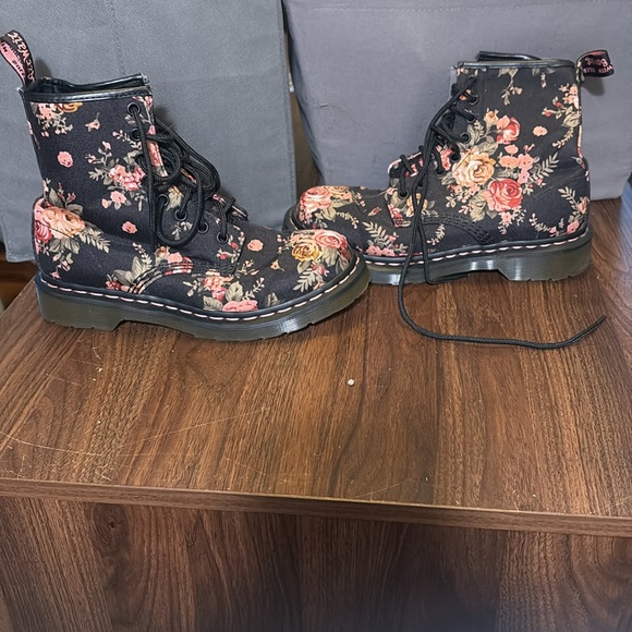 Dr Marten 11821 canvas floral. Size 7 US women - Picture 2 of 5